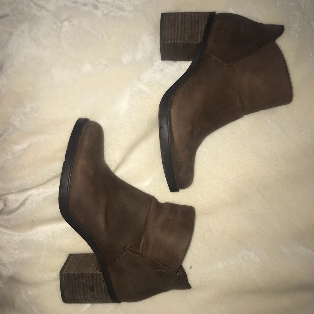 Brown Clark’s boots